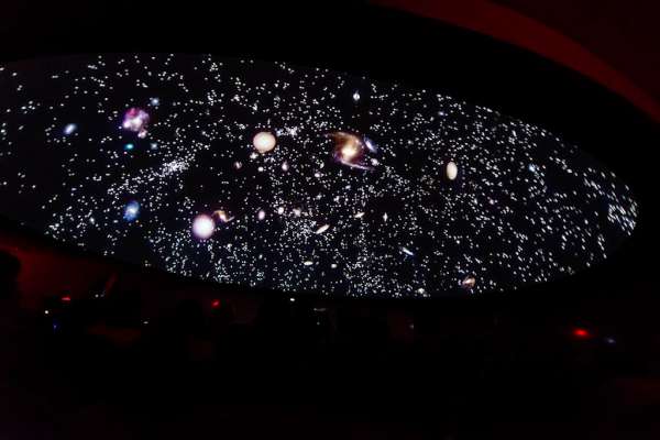 Starfield_in_planetarium_show-600